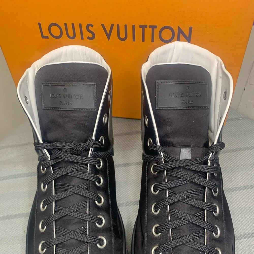 Louie Vuitton sneakers size 9.5 - Picture 6 of 10